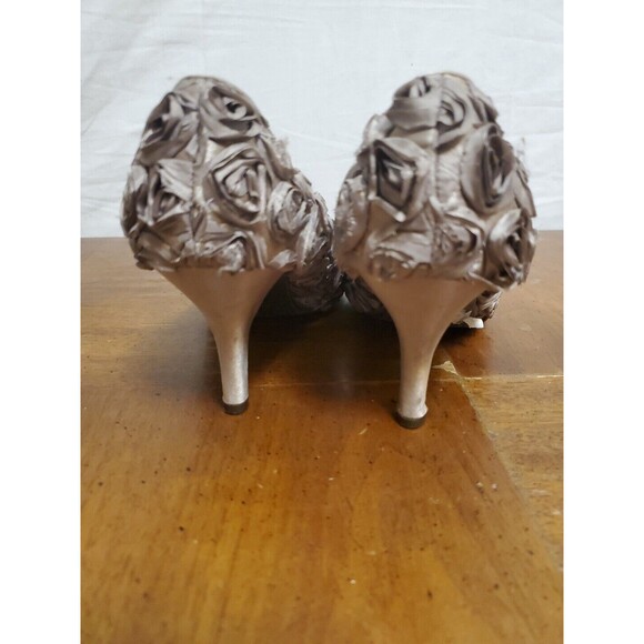 CL By Laundry Women Vanya Floral Roses Peep Toe Beige Gold Heels Size 7.5 - Picture 3 of 7